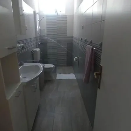Four Bedroom With Terrace & Sea View Vikendica Hvar Town